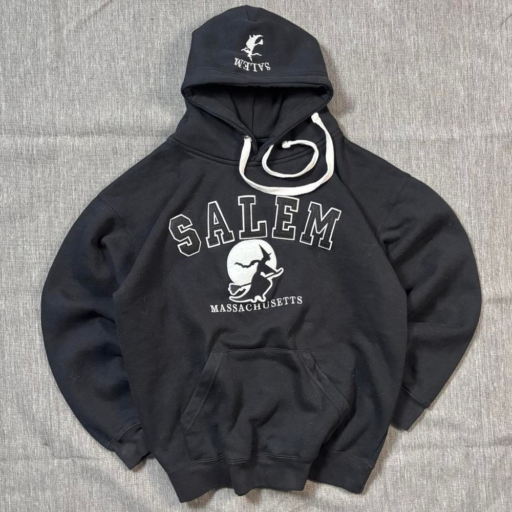 Black and white Salem Massachusetts hoodie - S